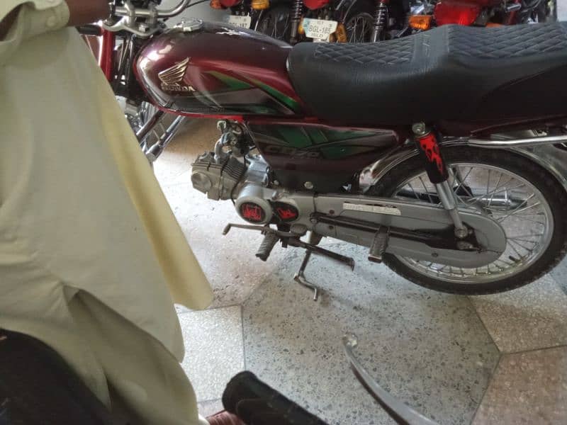 honda 70 v good condition 6