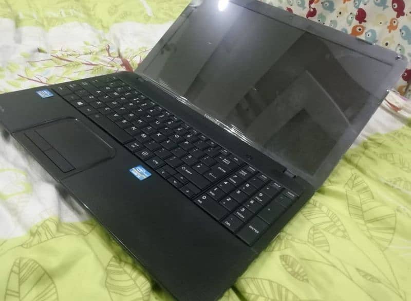 Toshiba japanese Laptop 15.6"display numeric keyboard 3hr batry backup 2