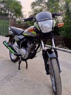 Honda 125 CG argent for sale Call my WhatsApp number 03284724204