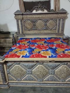 bed set ha dareing ha or saide table ha almari ha or showkes ha