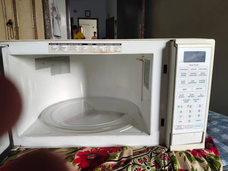 LG Microwave oven 1