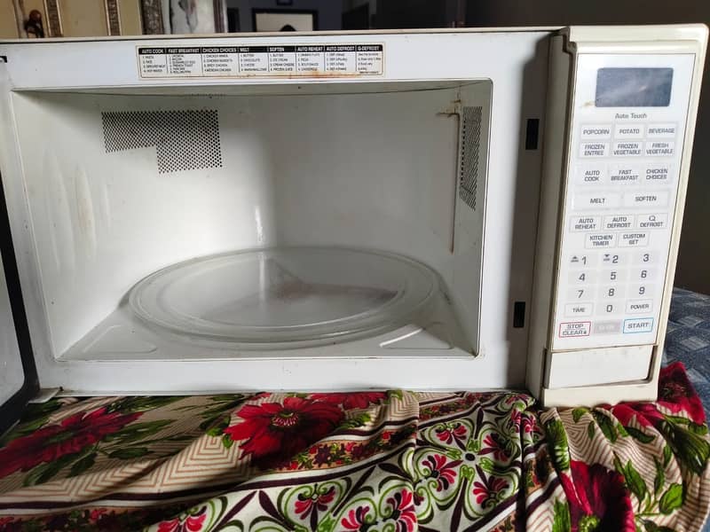 LG Microwave oven 2