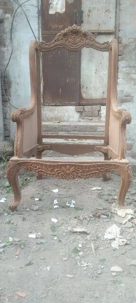 A one Badroom sat and daing chair 4