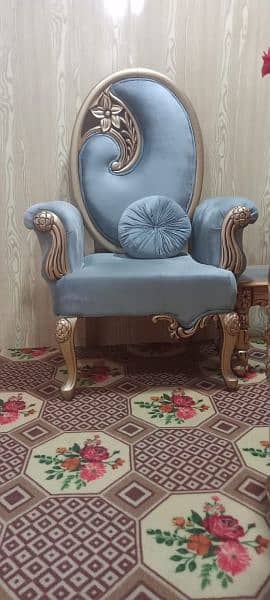 A one Badroom sat and daing chair 12