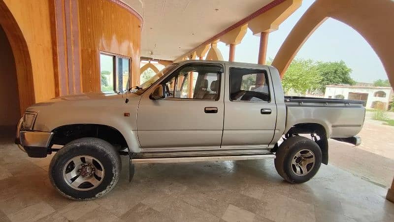 Toyota Hilux double cabin 1