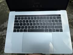 Macbook pro 2017 16gbram 256gb rom