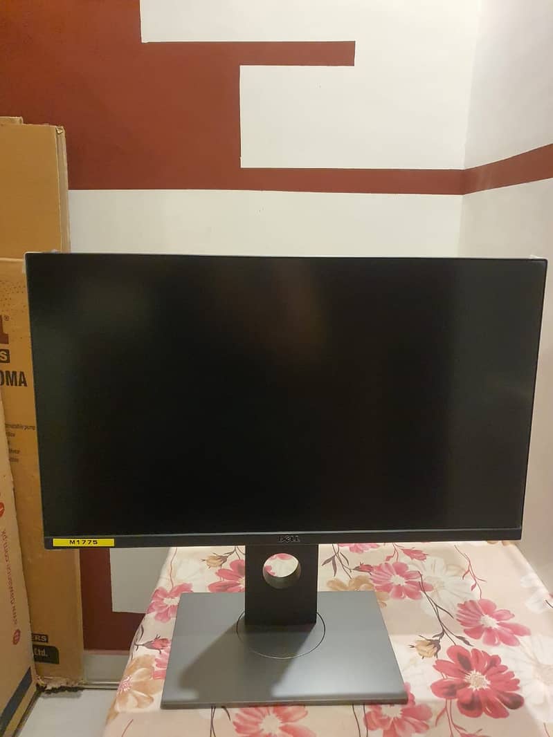 Dell UltraSharp 25" 2K Display Boderless W-LED in Mint Condition 3