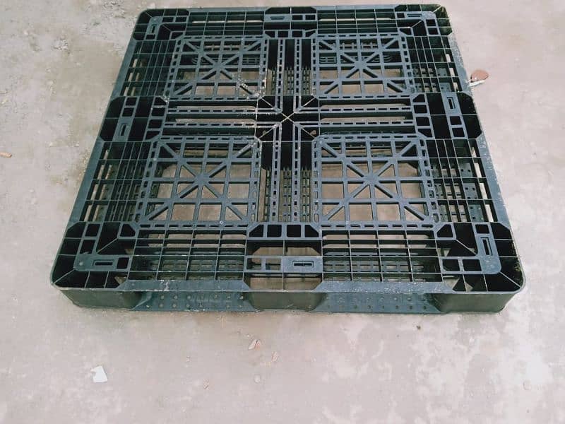 plastic pallets 43x43 0