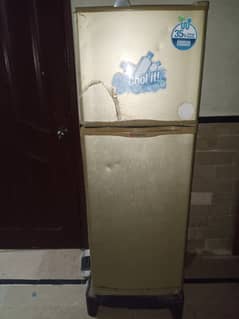 Dawlance fridge available for sale condition normal hai