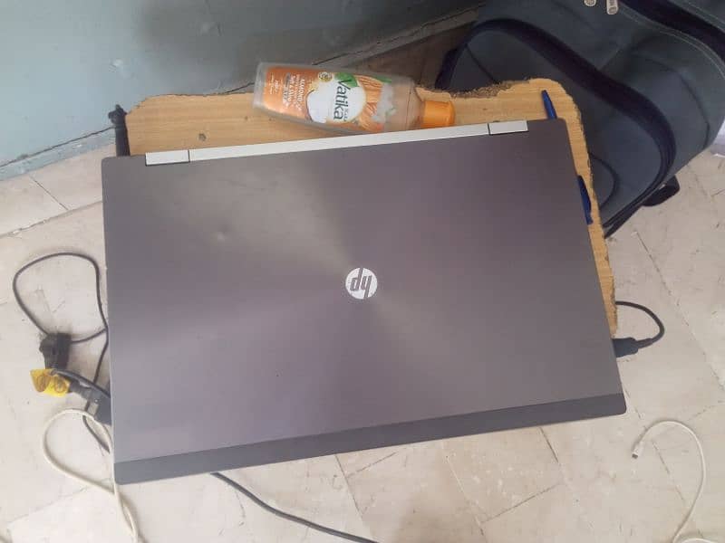 HP Elite book 8760 1