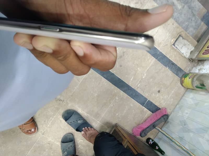 oppo reno z in lush condition 2