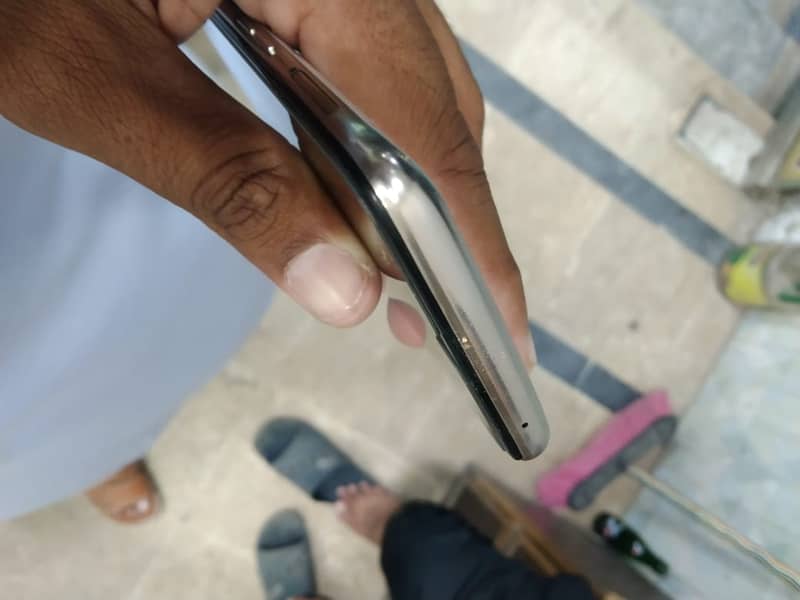 oppo reno z in lush condition 3