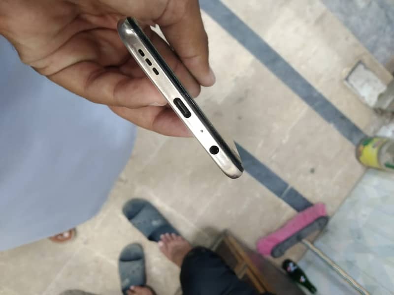 oppo reno z in lush condition 5