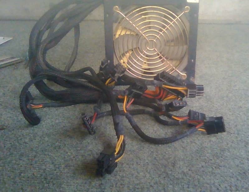 500w Gaming PSU 2X 6+2 Pin = 8 Pin connectors 1X  4+4 = 8 Pin for CPU 0