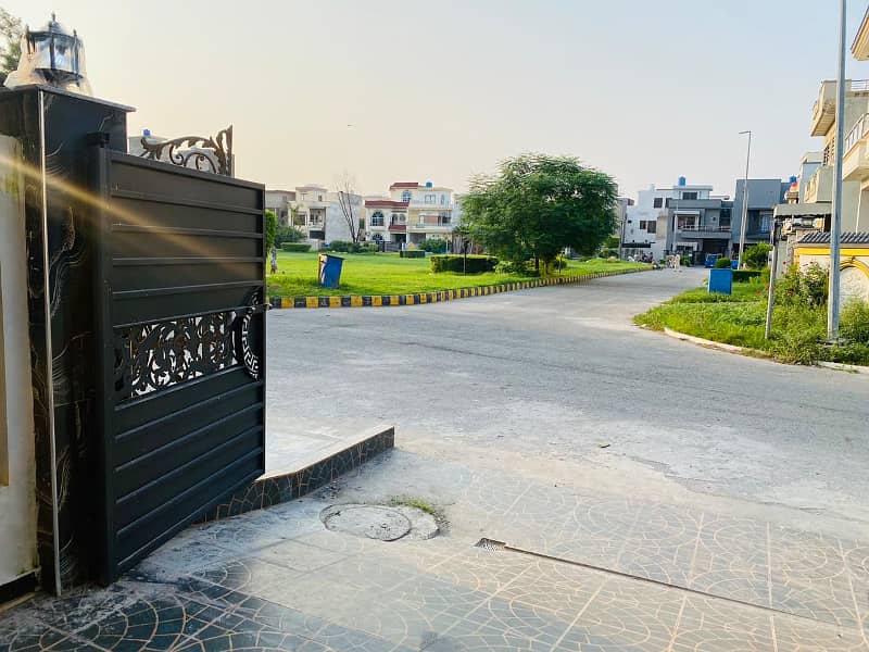 (Facing Park) 5 MARLA BRAND NEW HOUSE AVAILABLE FOR SALE (AT REASONABLE PRICE) IN CITI HOUSING GUJRANWALA 2