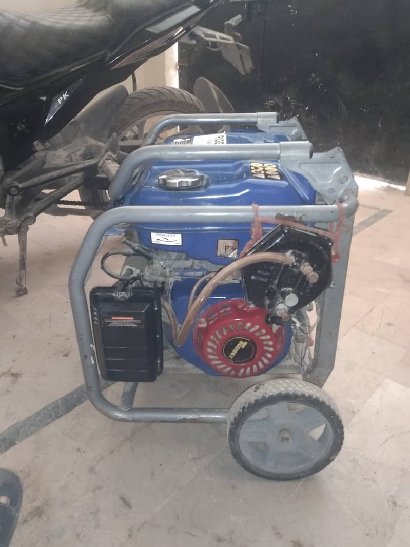 2.5 kVA Generator (Excellent Condition) 0312. . 8533881 1