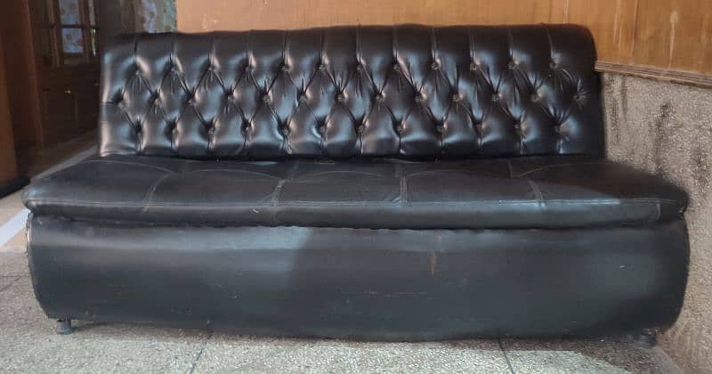 office visitors sofas black 1