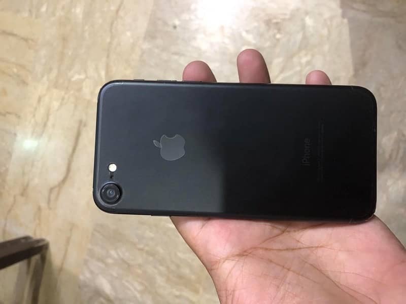 selling IPhone 7 2