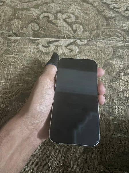 I phone 15 pro white tatinum 
128gb jv 
Battery health 94 1