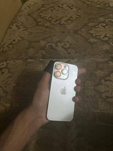 I phone 15 pro white tatinum 
128gb jv 
Battery health 94 5