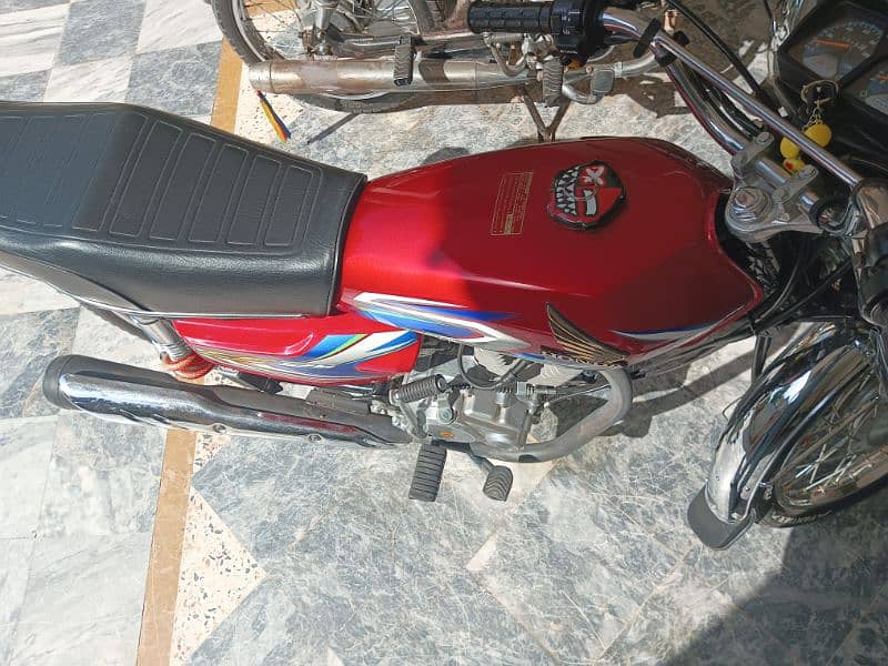 HONDA 125 Bike 7