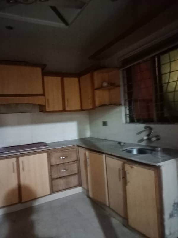 5 marla uper portrfor rent for family in johar town 2 bedroom attached bathroom and kitchen 4