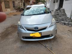 Toyota Prius Alpha 2014