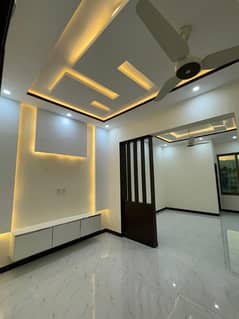 Prime Location 1600 Square Feet Flat For sale In Nasir Bagh Road