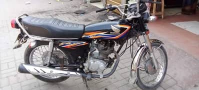 Honda 125 CG 2018 model for urgent sale