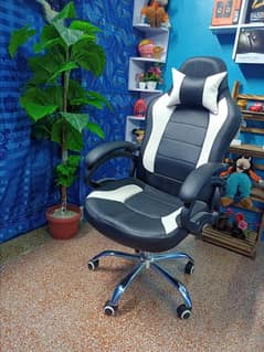 High quality gaming chair with steel base with extra pillow