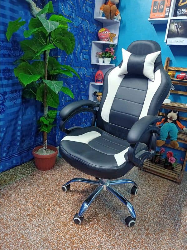 High quality gaming chair with steel base with extra pillow 0