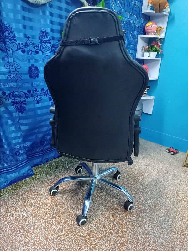 High quality gaming chair with steel base with extra pillow 1