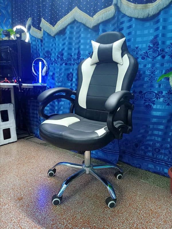 High quality gaming chair with steel base with extra pillow 4