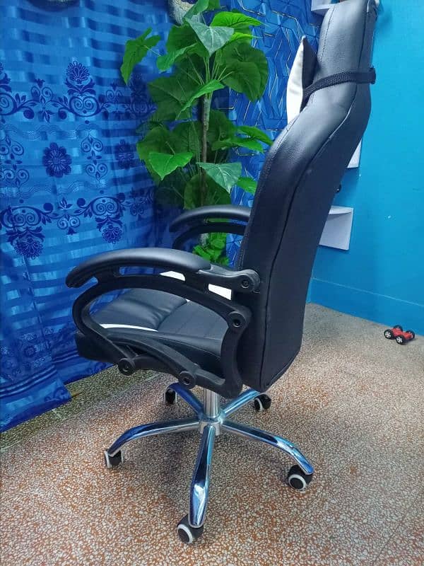 High quality gaming chair with steel base with extra pillow 7