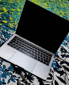 Macbook pro 2017 16/256