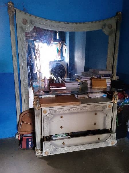 original Lasani 6 by 6.5 dressing table 13