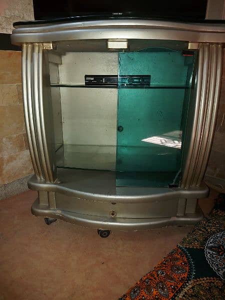 TV TROLLEY WITH ROLLING ABOVE TABLE ARE FOR SALE IN GOOD CONDITION 9