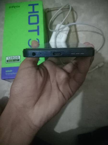 Infinix hot 30i 8gb 128gb with original box charger 5