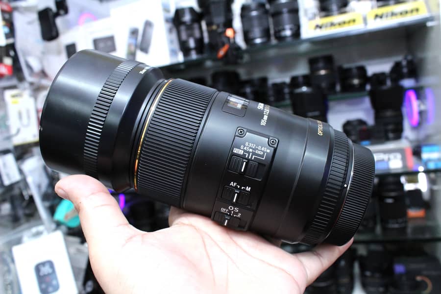 Sigma 105mm F2.8 OS HSM Macro Lens 1