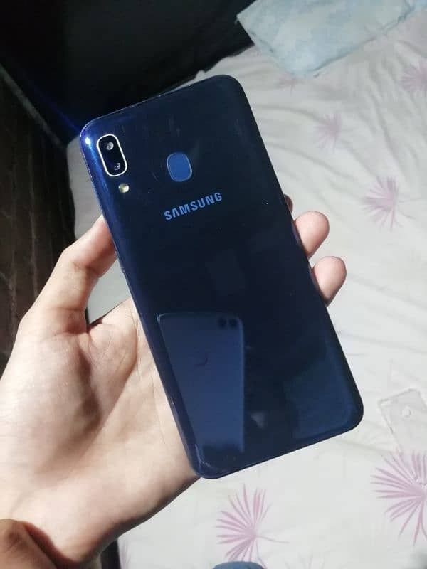 Samsung A20 3gb 32gb Mobile + BOX / No oppo vivo iphone infinix huawei 2