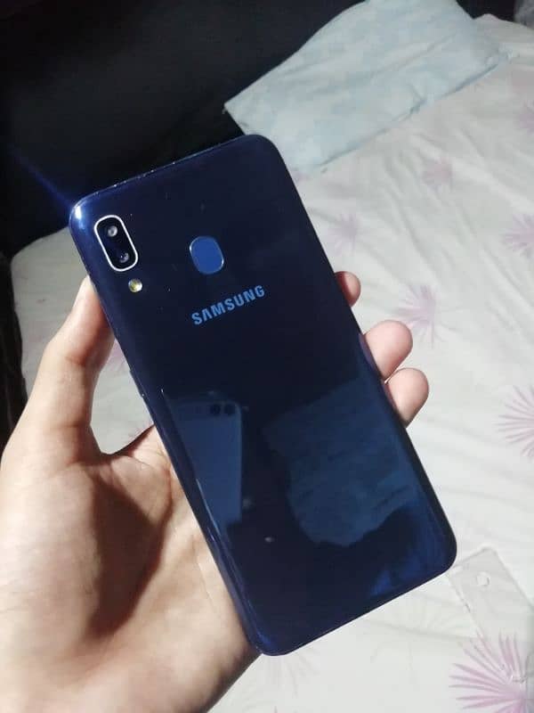 Samsung A20 3gb 32gb Mobile + BOX / No oppo vivo iphone infinix huawei 13