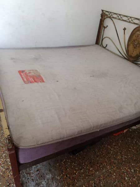 wooden and iron bed both mazboot hai 2