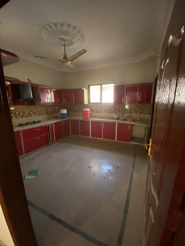 600Sqyd, 5 Rooms, Near University Road 3