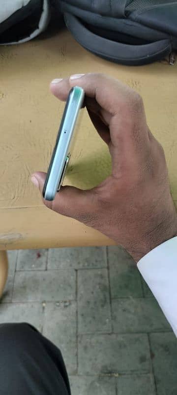 I am selling my vivo y21 lush and mint condition with reasonable price 5