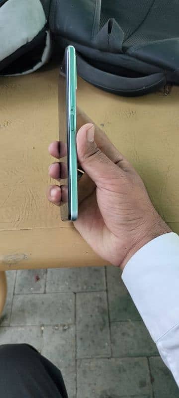 I am selling my vivo y21 lush and mint condition with reasonable price 6