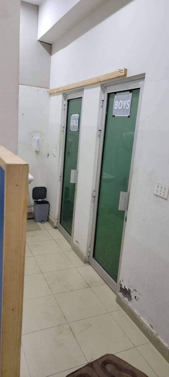 1 kanal 1st floor Commercial rent near to emporium mall 12