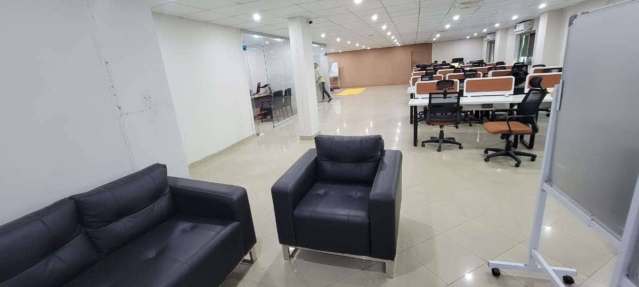 1 kanal 1st floor Commercial rent near to emporium mall 14