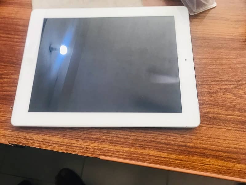 Apple iPad with Retina Display MD519LL/A (16GB, Wi-Fi ) 4th Generation 1