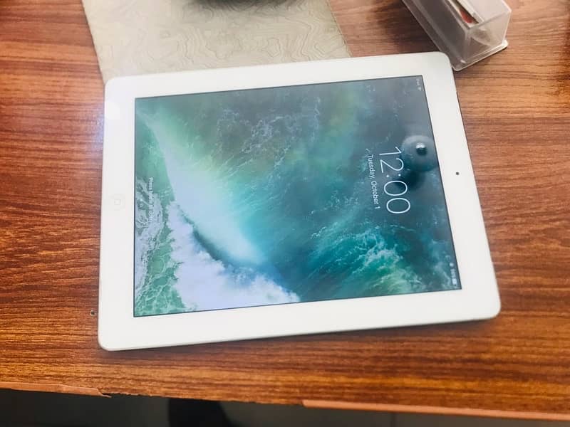 Apple iPad with Retina Display MD519LL/A (16GB, Wi-Fi ) 4th Generation 2