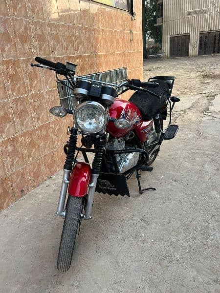 Suzuki GS 150 SE 8